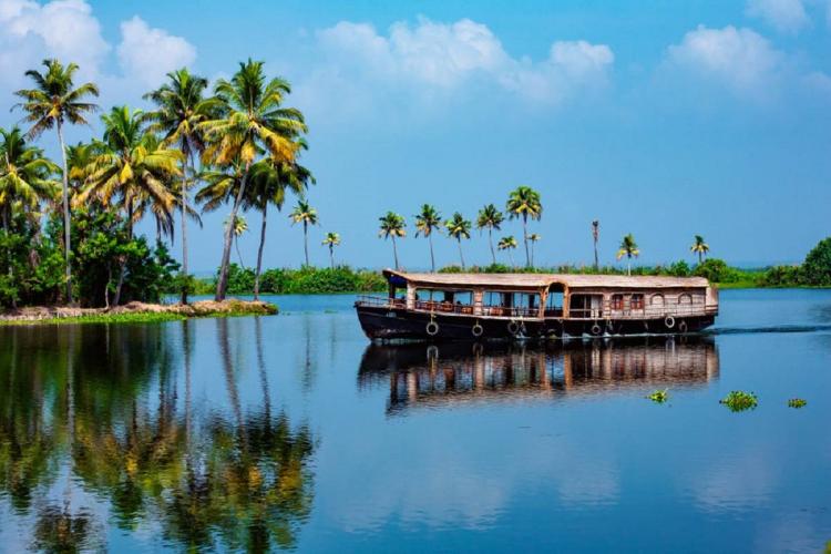 5 Must-Visit Places In Kerala.